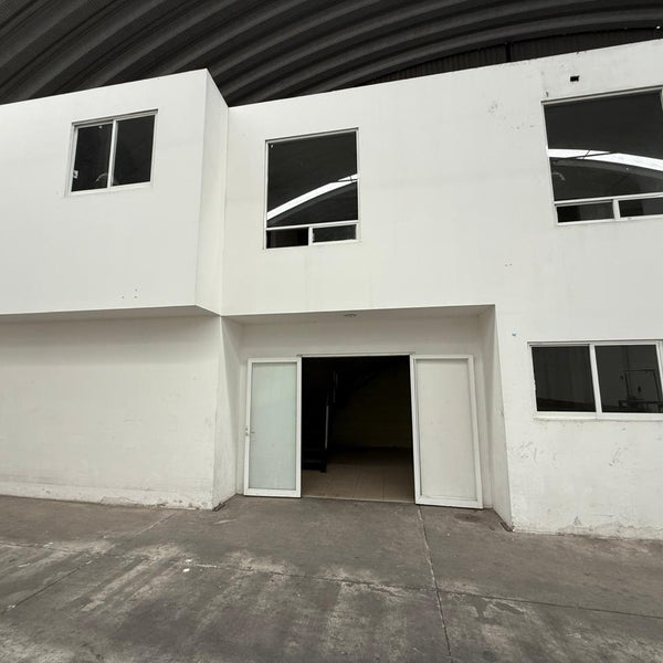 Amplia bodega en renta con ubicación estratégica