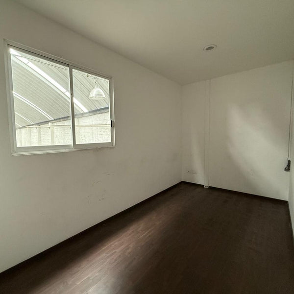 Amplia bodega en renta con ubicación estratégica