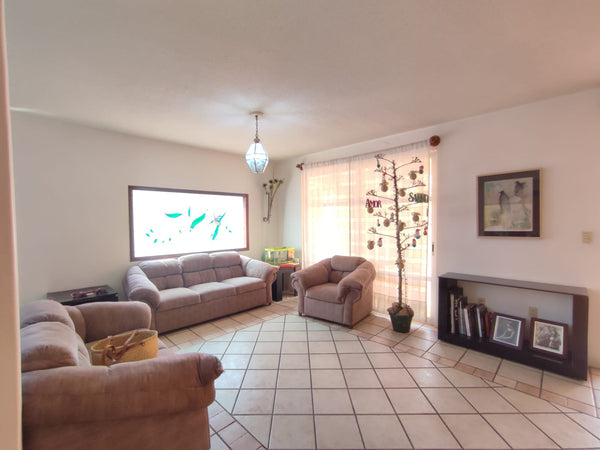 Casa en venta zona exclusiva en calzada Porfirio Diaz