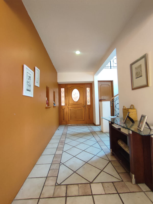 Casa en venta zona exclusiva en calzada Porfirio Diaz